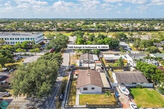 7400 Raleigh St in Hollywood, FL - Building Photo - Building Photo