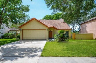 12106 Mulholland Dr in Stafford, TX - Building Photo - Building Photo