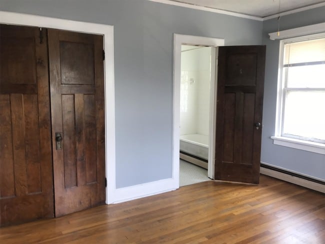 3070 N Oakland Ave-Unit -2 in Milwaukee, WI - Building Photo - Building Photo