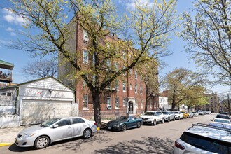 4115 Warren St in Flushing, NY - Foto de edificio - Building Photo