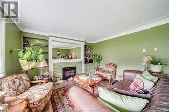 3985 Roseland Dr E in Windsor, ON - Building Photo - Building Photo