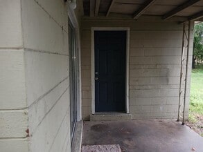 230 Lee Dr in Orange Park, FL - Foto de edificio - Building Photo