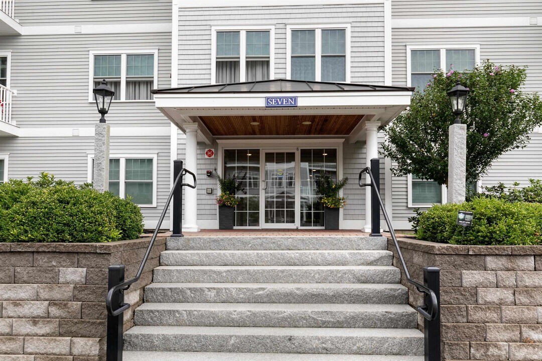 7 Sterling Hill Ln in Exeter, NH - Building Photo
