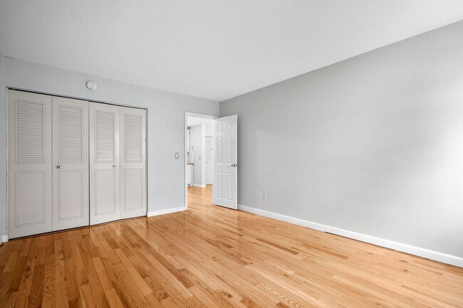 804 Centre St, Unit 1 in Boston, MA - Foto de edificio - Building Photo