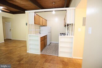 4325 Americana Dr in Annandale, VA - Building Photo - Building Photo
