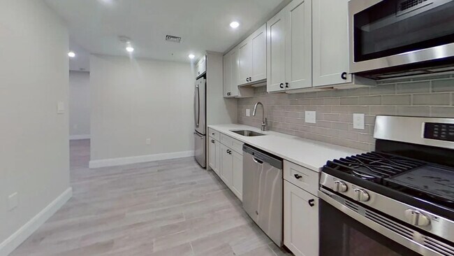 202 Porter St, Unit 1 in Boston, MA - Building Photo - Building Photo