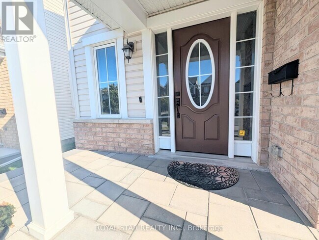 615 Dundonald Dr in Ottawa, ON - Building Photo - Building Photo