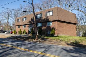 Goffs in Manchester, NH - Foto de edificio - Building Photo