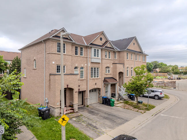 College Creek in Brampton, ON - Building Photo - Building Photo