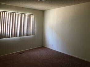 R06-025-MF in Downey, CA - Building Photo - Interior Photo