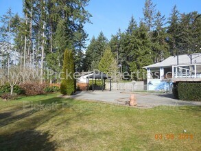 1715 NW Saenz Ln in Bremerton, WA - Building Photo - Building Photo
