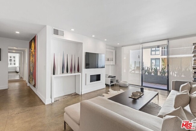 property at 911 Kings Rd