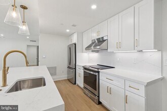 135 S 19th St in Philadelphia, PA - Building Photo - Building Photo