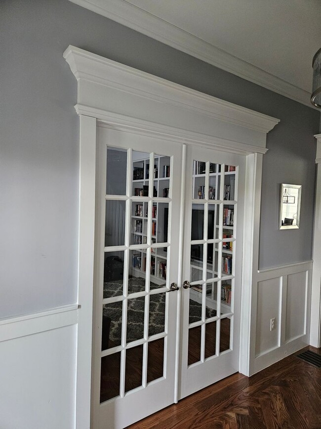 25 Meridian Ridge Dr in Newtown, CT - Building Photo - Building Photo