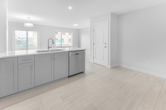 1439 Cherniak Way SW in Edmonton, AB - Building Photo - Building Photo