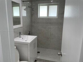 8640 SW 125th Ter in Miami, FL - Building Photo - Building Photo