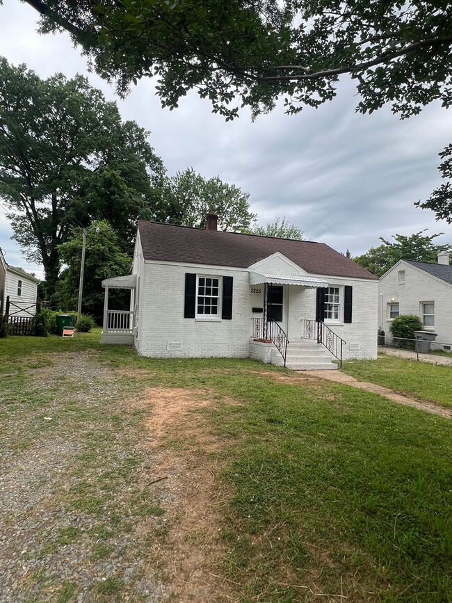 2325 Bancroft St in Charlotte, NC - Building Photo - Building Photo