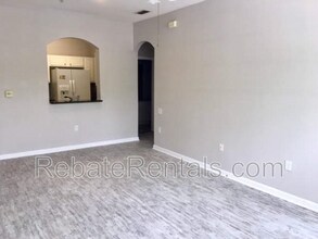 7990 Baymeadows Rd E in Jacksonville, FL - Foto de edificio - Building Photo
