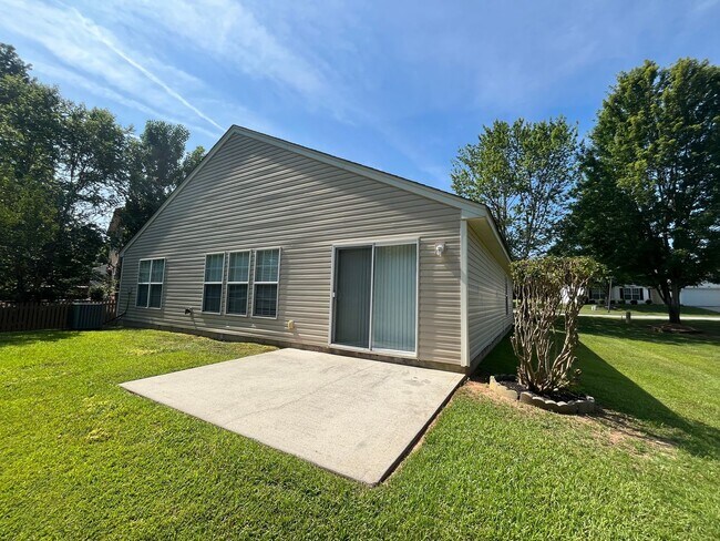 8293 Chatsworth Dr in Indian Land, SC - Foto de edificio - Building Photo