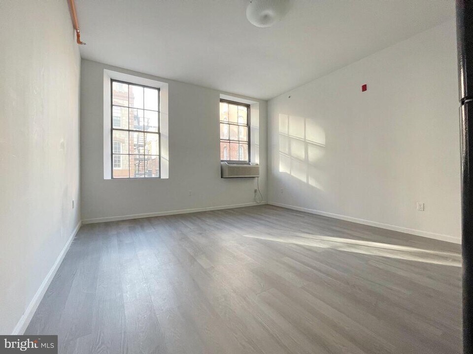 120 Chestnut St in Philadelphia, PA - Building Photo