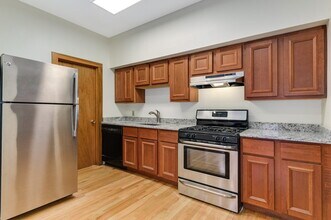 2047 W Shakespeare Ave in Chicago, IL - Building Photo - Building Photo