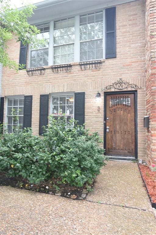 property at 940 Wycliffe Dr