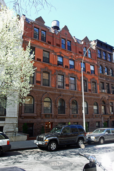 Co-Op in New York, NY - Building Photo