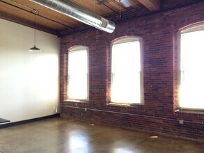 100 Main St in Dover, NH - Foto de edificio - Building Photo