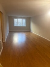 393 Laurel Ave, Unit #101 in Bridgeport, CT - Building Photo - Building Photo