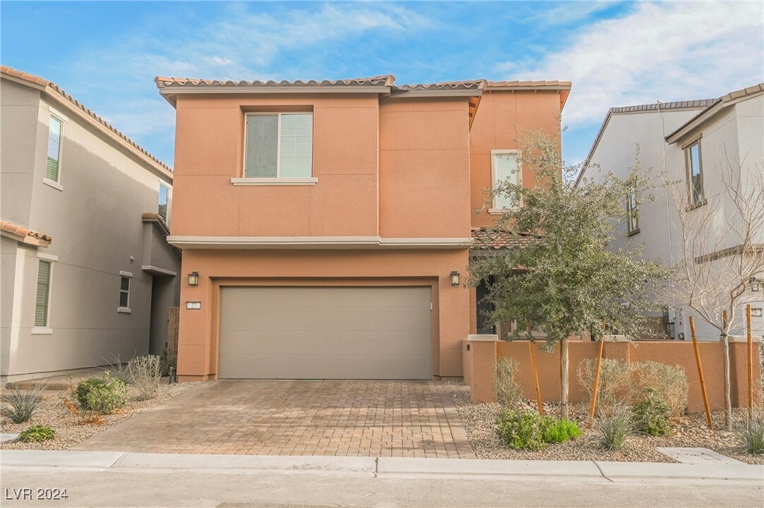 27 Santo Mio Ct in Henderson, NV - Building Photo