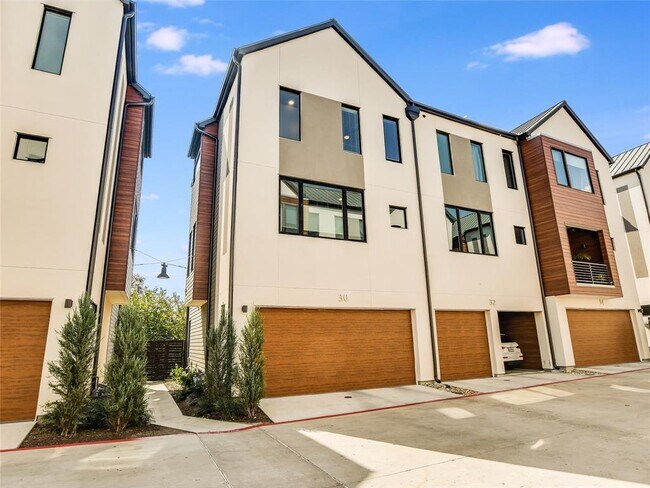 3100 Menchaca Rd in Austin, TX - Building Photo - Building Photo