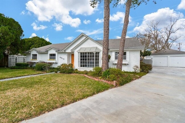 8518 Braesview Ln