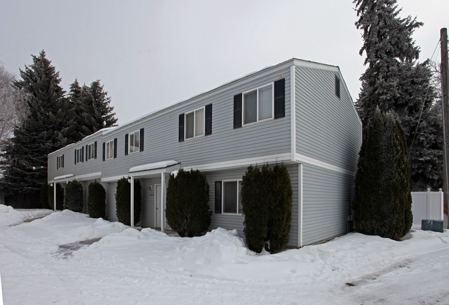 Applewood Court in Idaho Falls, ID - Building Photo - Building Photo