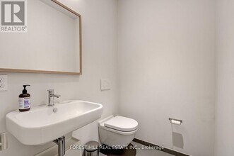 117 Robert St in Toronto, ON - Building Photo - Building Photo