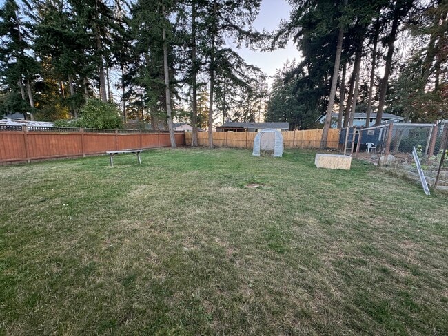 899 Cathlamet Dr in Oak Harbor, WA - Building Photo - Building Photo