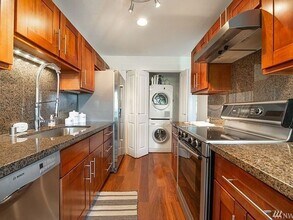 49 W Etruria St in Seattle, WA - Building Photo - Building Photo