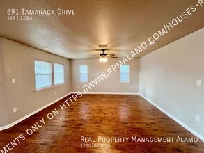691 Tamarack Dr in Canyon Lake, TX - Building Photo - Building Photo