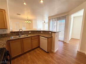 10230 Deerfield Beach Ave in Las Vegas, NV - Building Photo - Building Photo