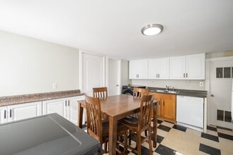36 Farm St in Troy, NY - Building Photo - Building Photo