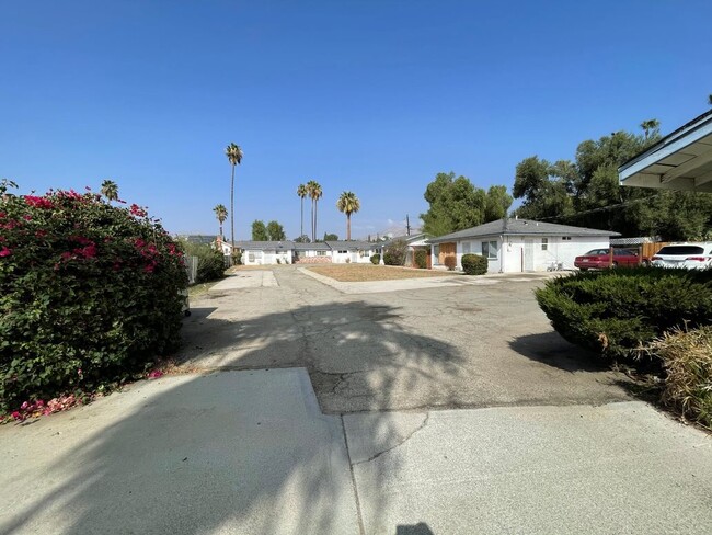 24414 Ironwood Ave in Moreno Valley, CA - Foto de edificio - Primary Photo