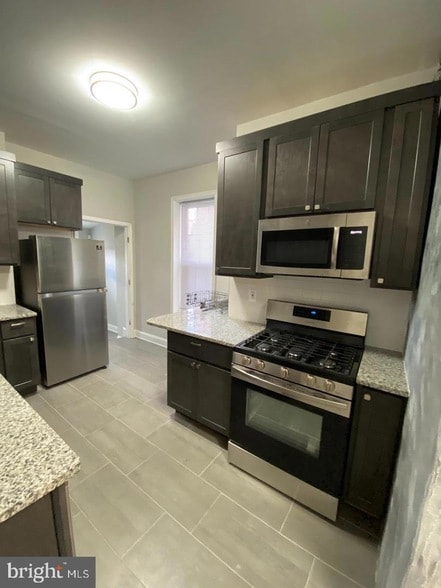 325 E 21st St, Unit B307 in Baltimore, MD - Building Photo - Building Photo