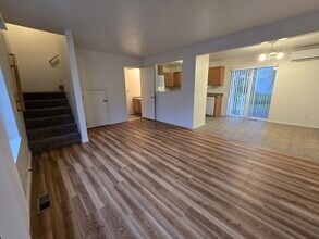 1918 SE Douglas Ave in Roseburg, OR - Building Photo - Building Photo