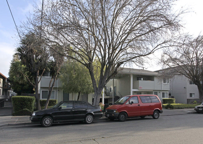 235 E Okeefe St in East Palo Alto, CA - Building Photo - Building Photo