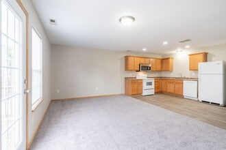 6358 Scarlet Leaf Ln in Pleasant Hill, IA - Building Photo - Building Photo