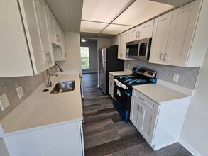 1026 Smoke Tree Ln in Virginia Beach, VA - Building Photo - Building Photo