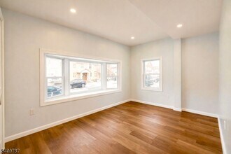 212 Erie St in Elizabeth, NJ - Building Photo - Building Photo