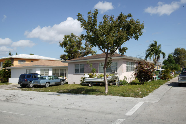 101-111 W 11th St in Hialeah, FL - Building Photo - Building Photo