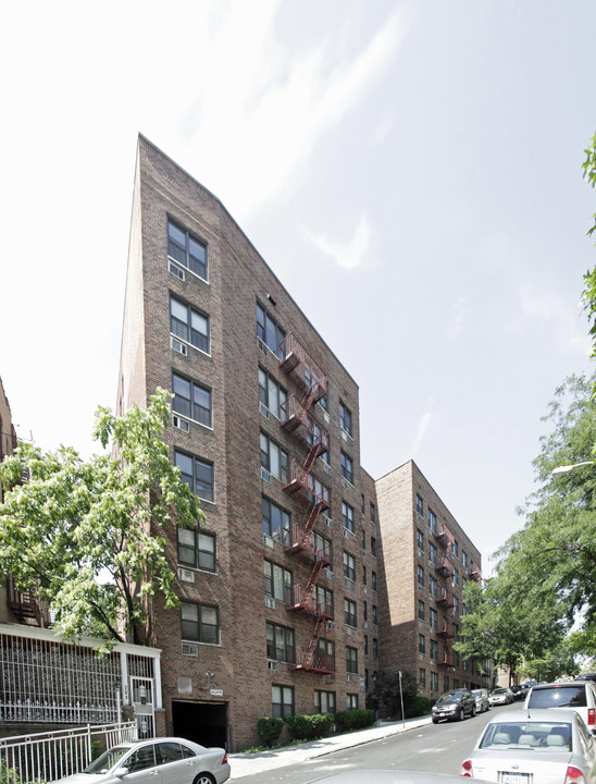 Parc East in Bronx, NY - Building Photo