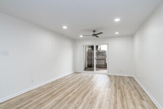 The Veranda Apartment Homes in El Paso, TX - Building Photo - Interior Photo
