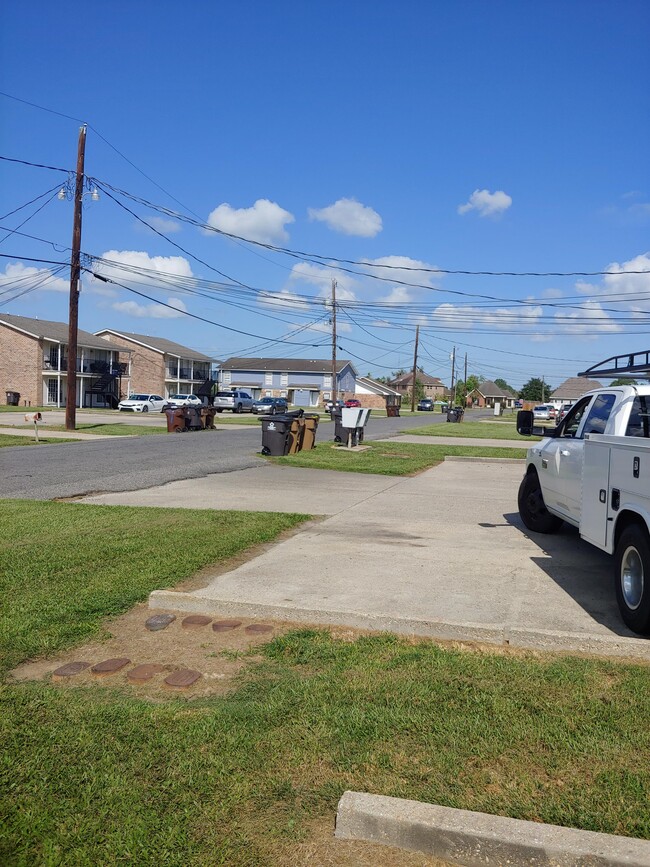 115 Oak Ridge Ave in Donaldsonville, LA - Building Photo - Building Photo